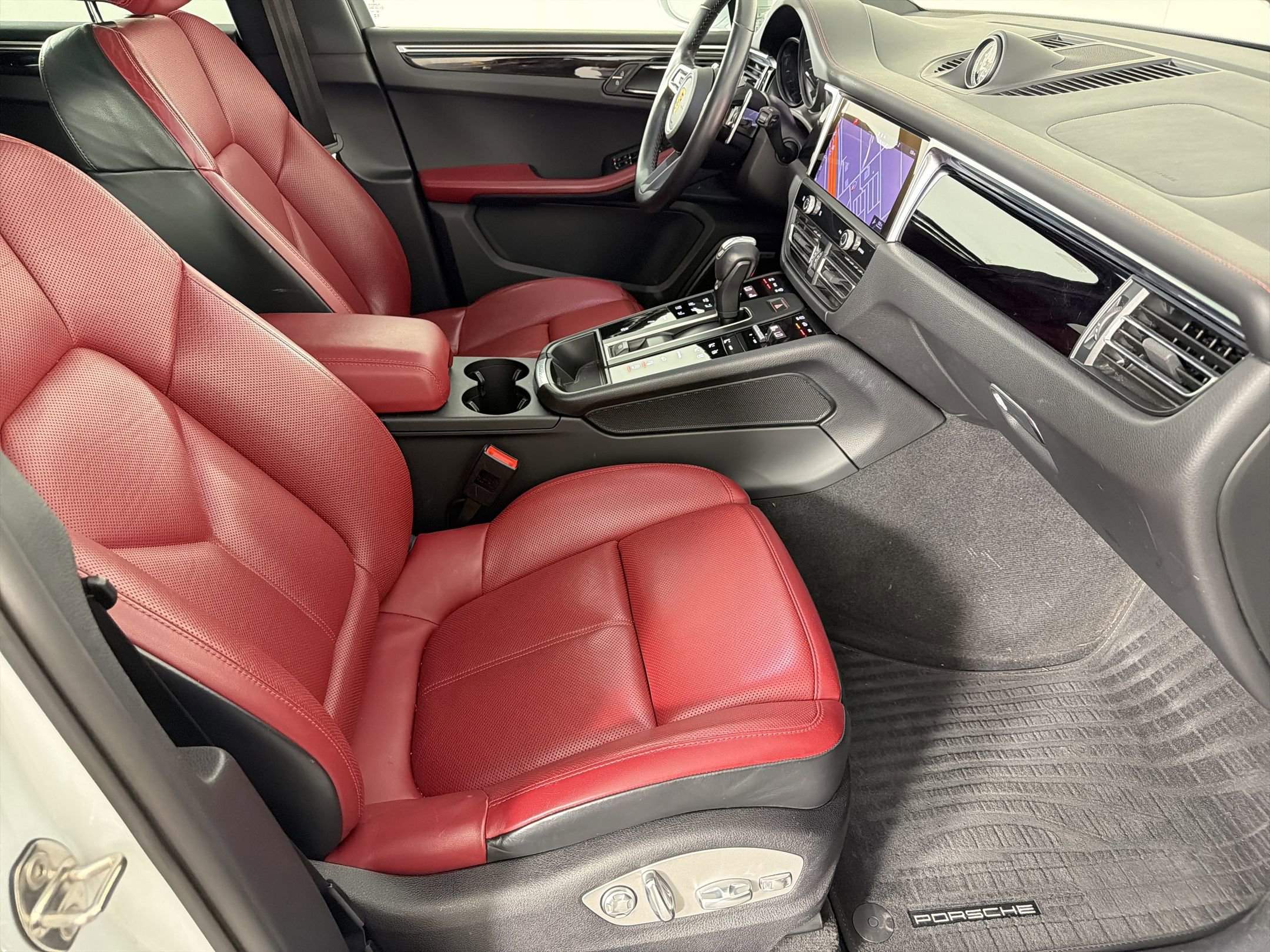 Certified 2023 Porsche Macan S image 29