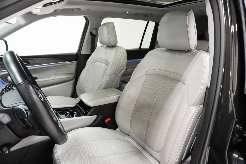 Certified 2022 Jeep Grand Cherokee L Overland w/ MOPAR Finishing Package image 11