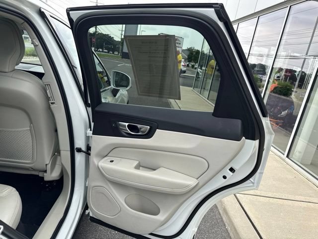 Certified 2022 Volvo XC60 B5 Inscription w/ Advanced Package AWD/4WD image 12