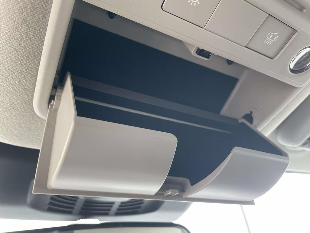 New 2026 Nissan Sentra SR w/ Floor Mat Package FWD image 18