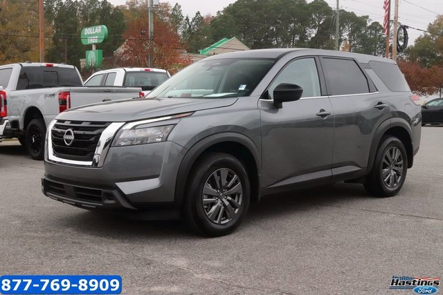 Used 2025 Nissan Pathfinder S image 3
