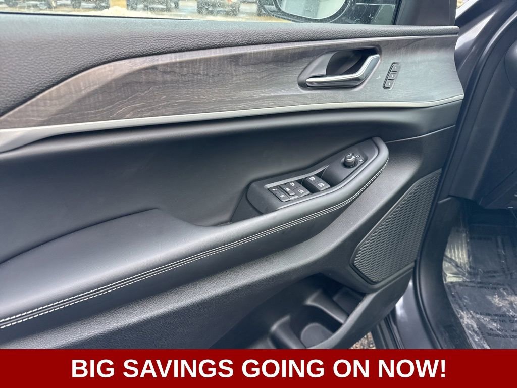 New 2025 Jeep Grand Cherokee Limited w/ Black Appearance Package image 19