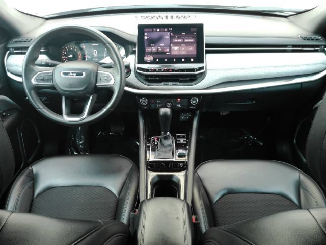 Used 2023 Jeep Compass Latitude AWD/4WD image 3