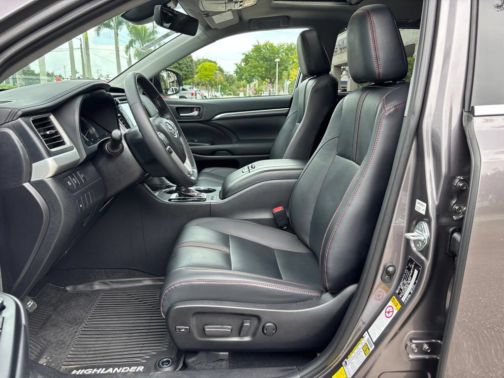 Used 2019 Toyota Highlander SE AWD/4WD image 15