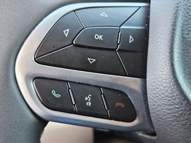 Used 2024 Chrysler Pacifica Touring-L image 11