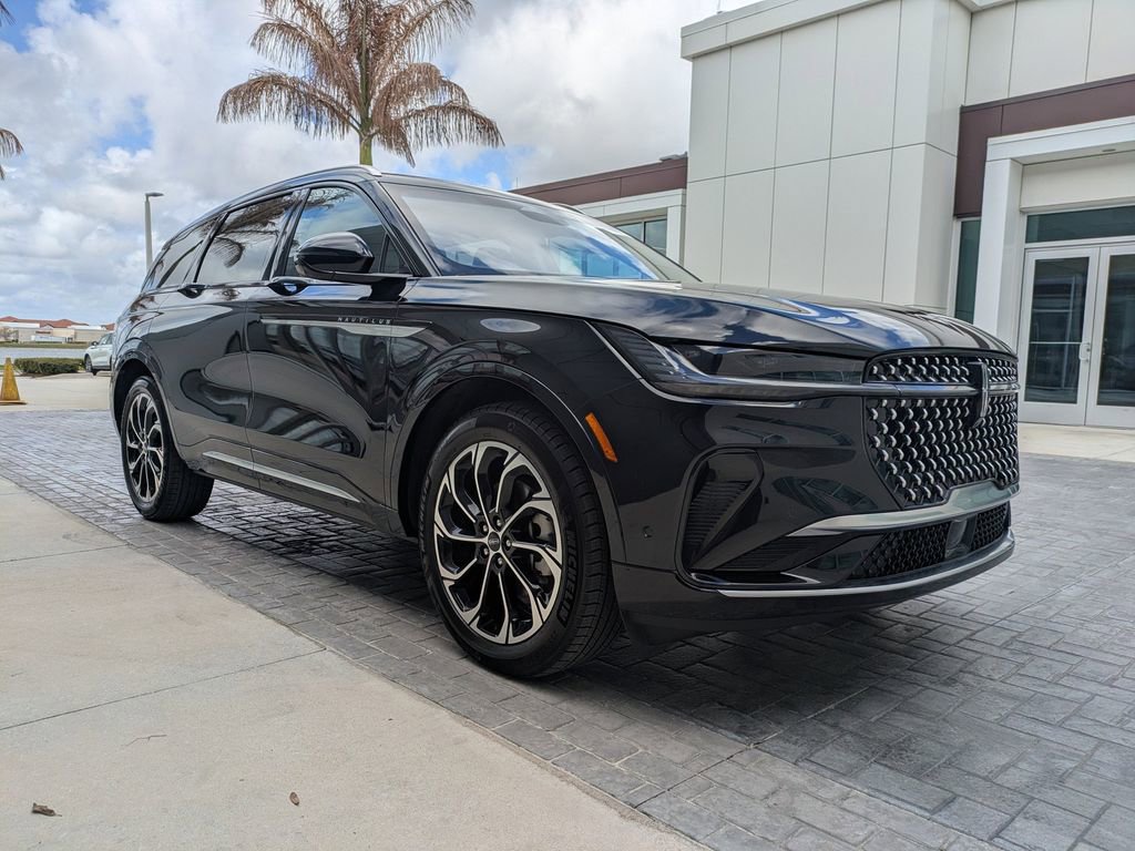 Used 2024 Lincoln Nautilus Reserve image 3