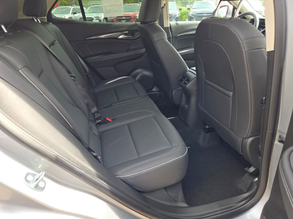 Used 2023 Buick Envision Essence image 10