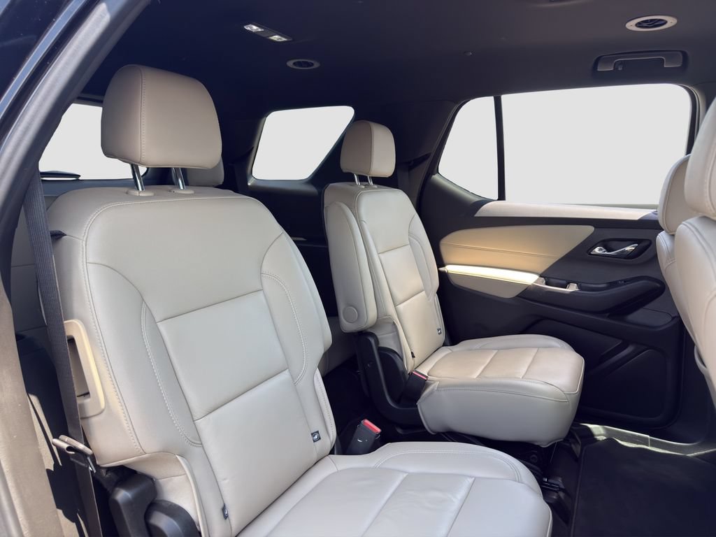 Used 2023 Chevrolet Traverse LT FWD image 16
