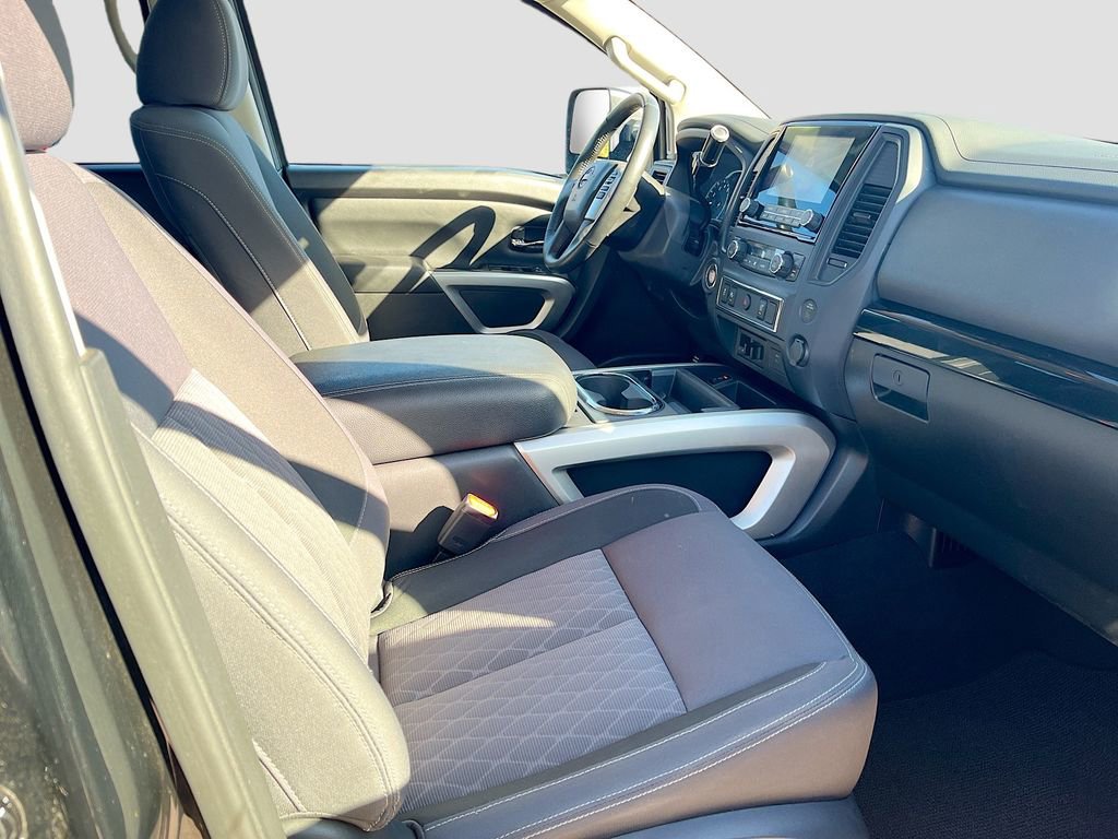 Used 2024 Nissan Titan SV w/ SV Convenience Package image 28