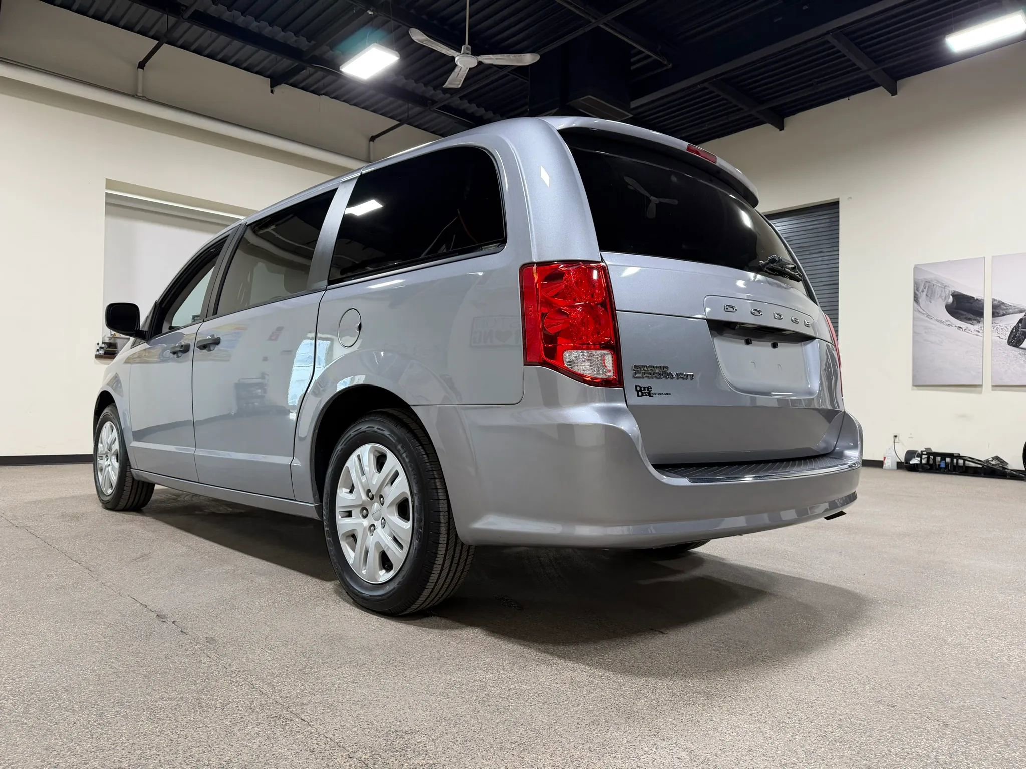 Used 2019 Dodge Grand Caravan SE image 12