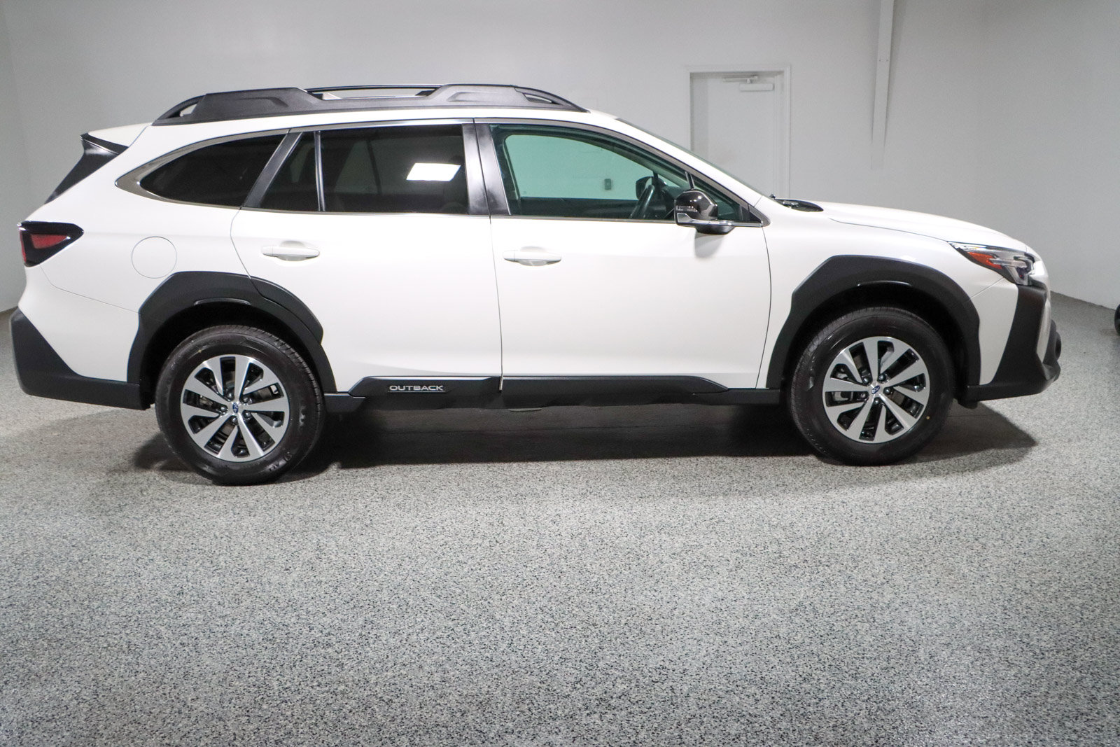 Used 2024 Subaru Outback Premium AWD/4WD image 6