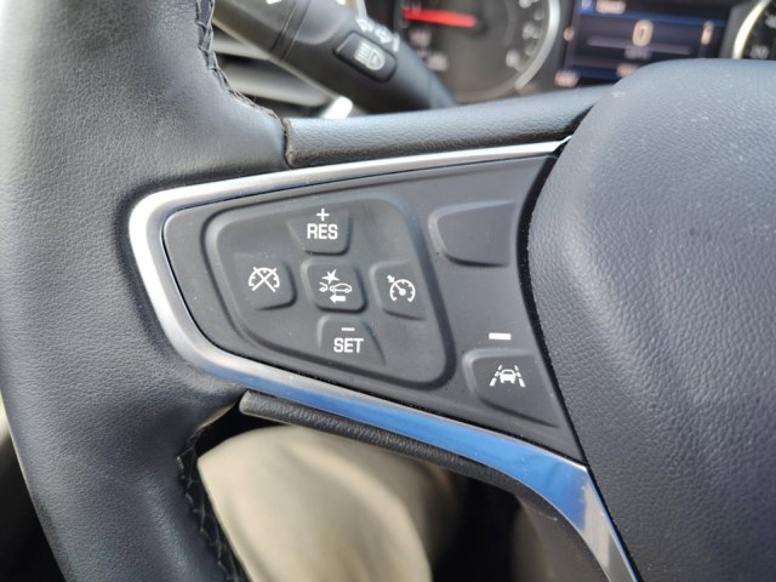 Used 2023 Chevrolet Equinox LT image 24