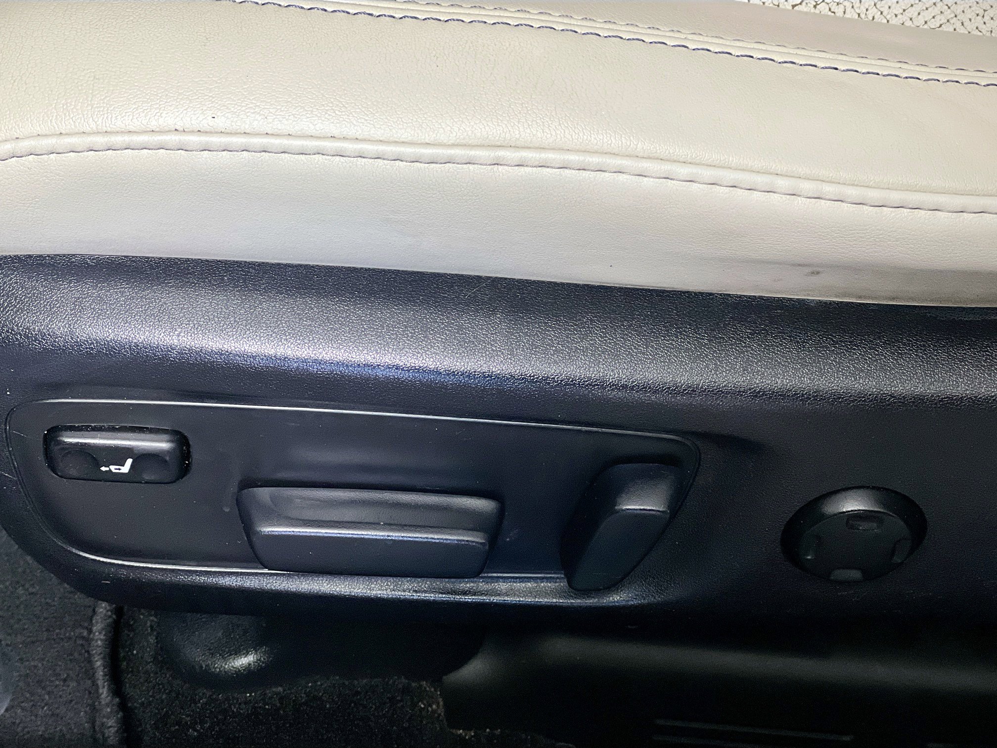 Used 2014 Toyota Avalon Limited image 14