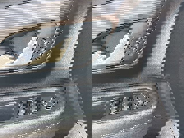 Used 2024 GMC Terrain SLE AWD/4WD image 17