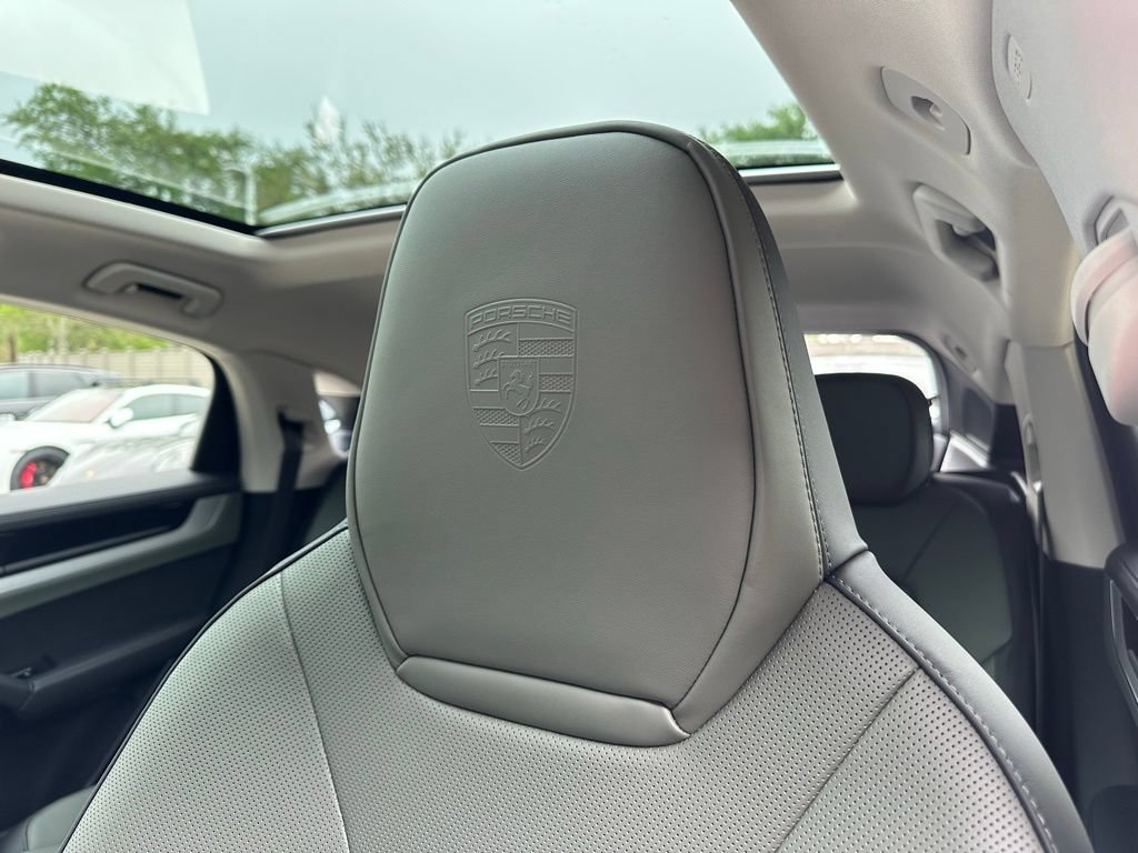Used 2026 Porsche Cayenne E-Hybrid Coupe AWD/4WD image 24