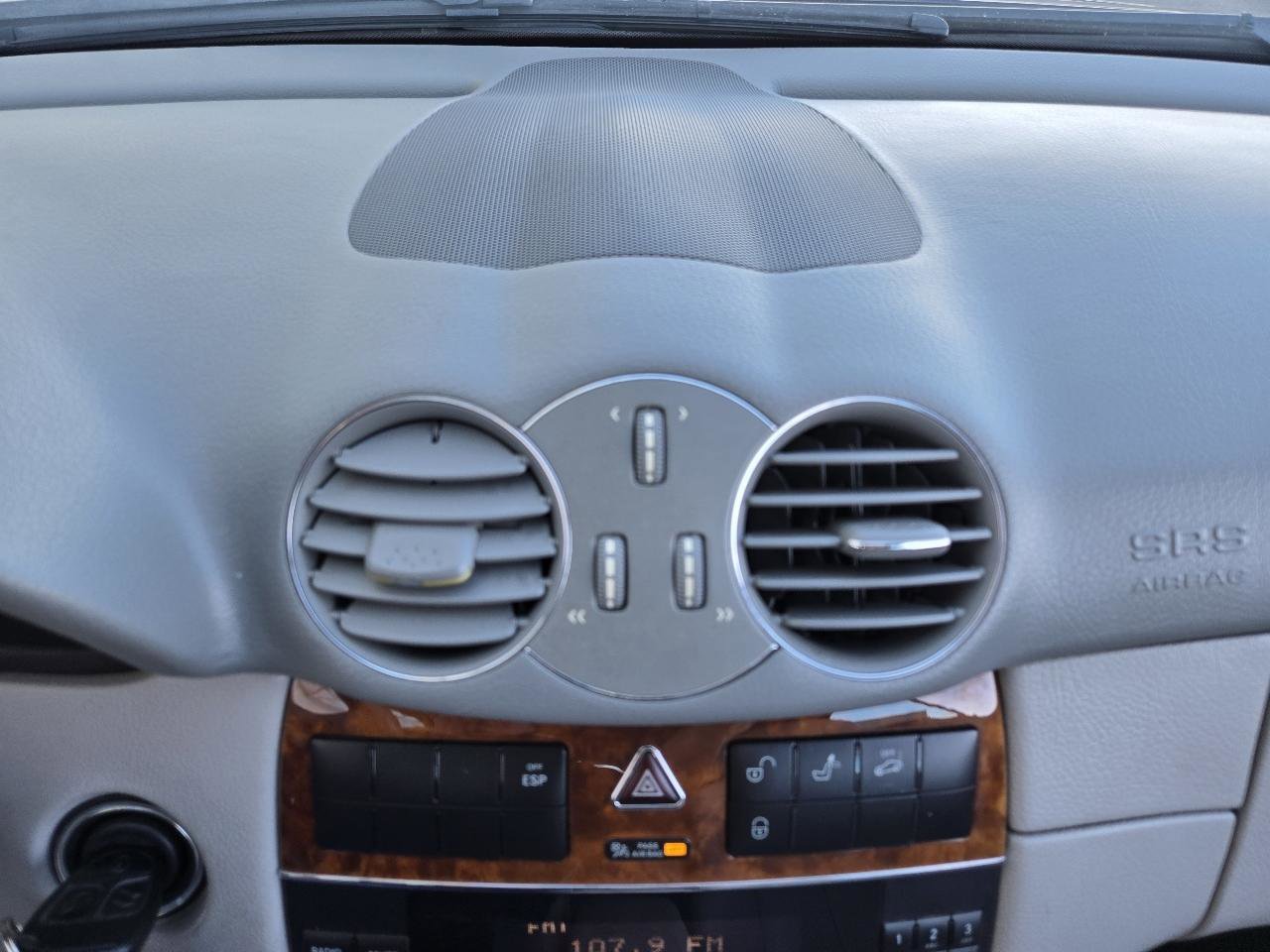 Used 2005 Mercedes-Benz CLK 500 Cabriolet image 34