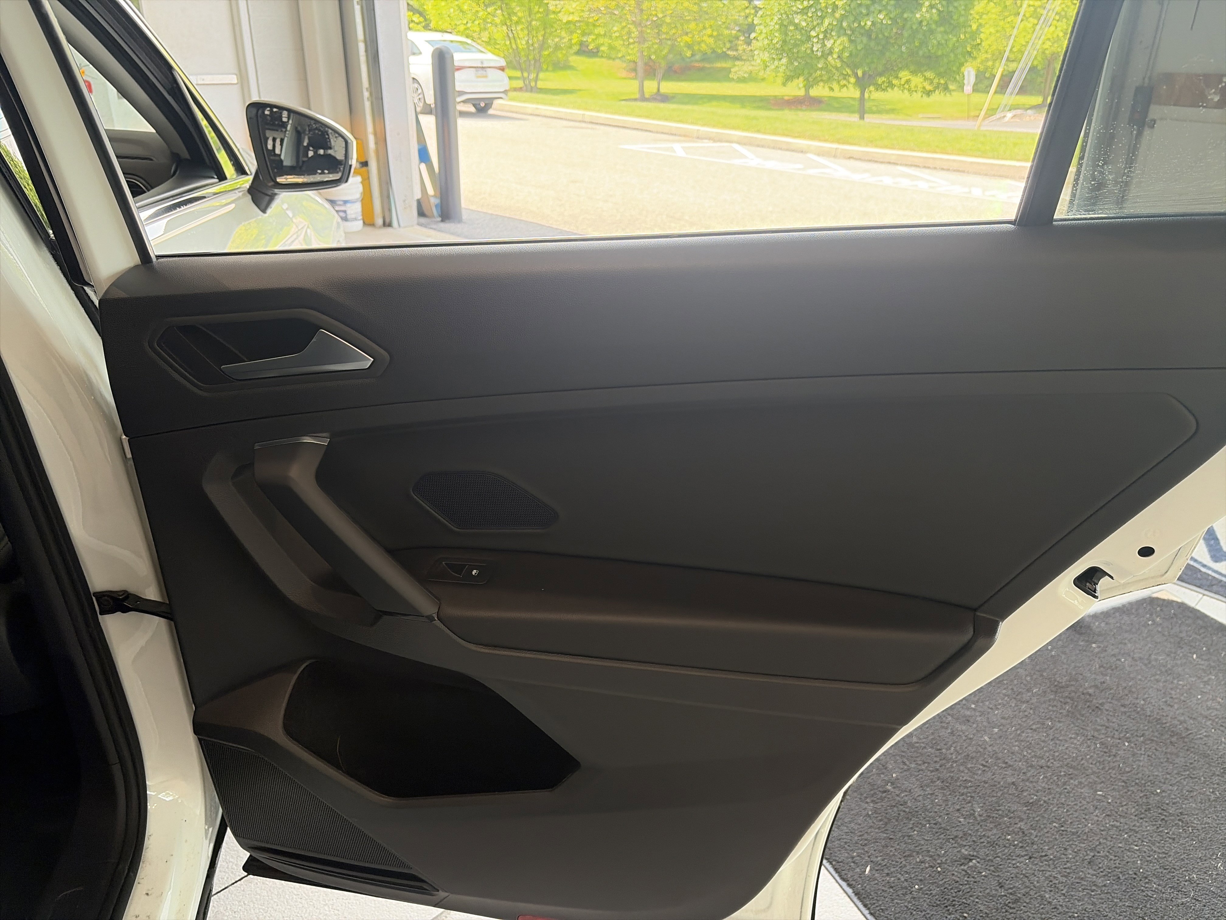 Used 2019 Volkswagen Tiguan SEL AWD/4WD image 27