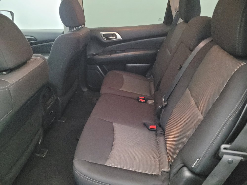 Used 2020 Nissan Pathfinder SV image 18