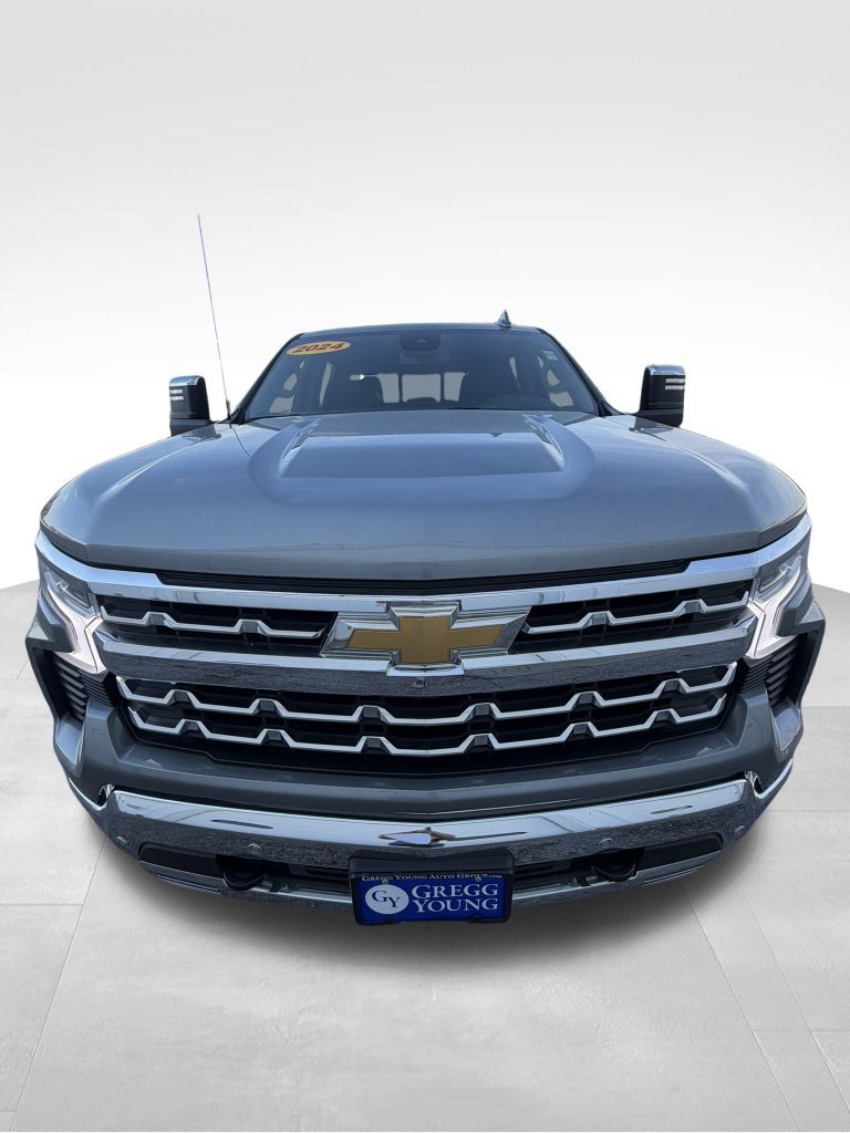 Used 2024 Chevrolet Silverado 1500 LTZ AWD/4WD image 3