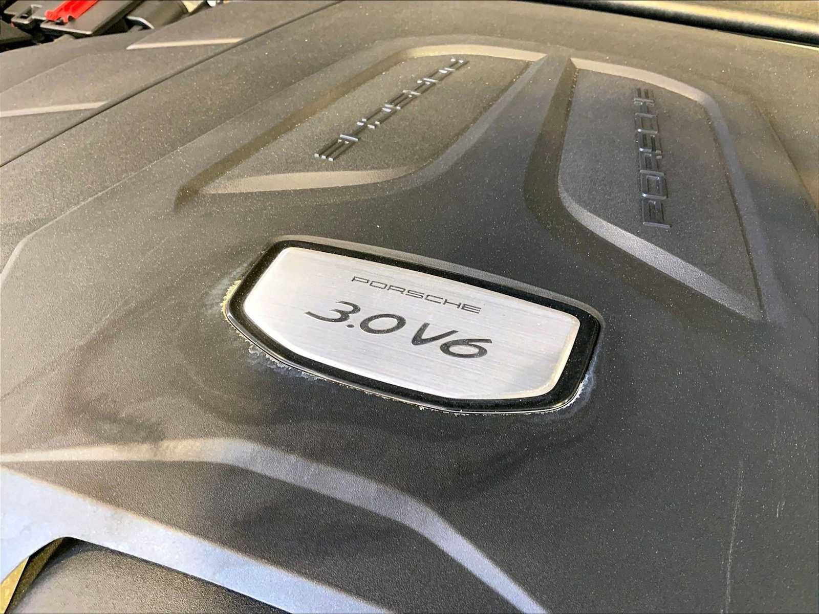 Used 2023 Porsche Cayenne Platinum Edition AWD/4WD image 33