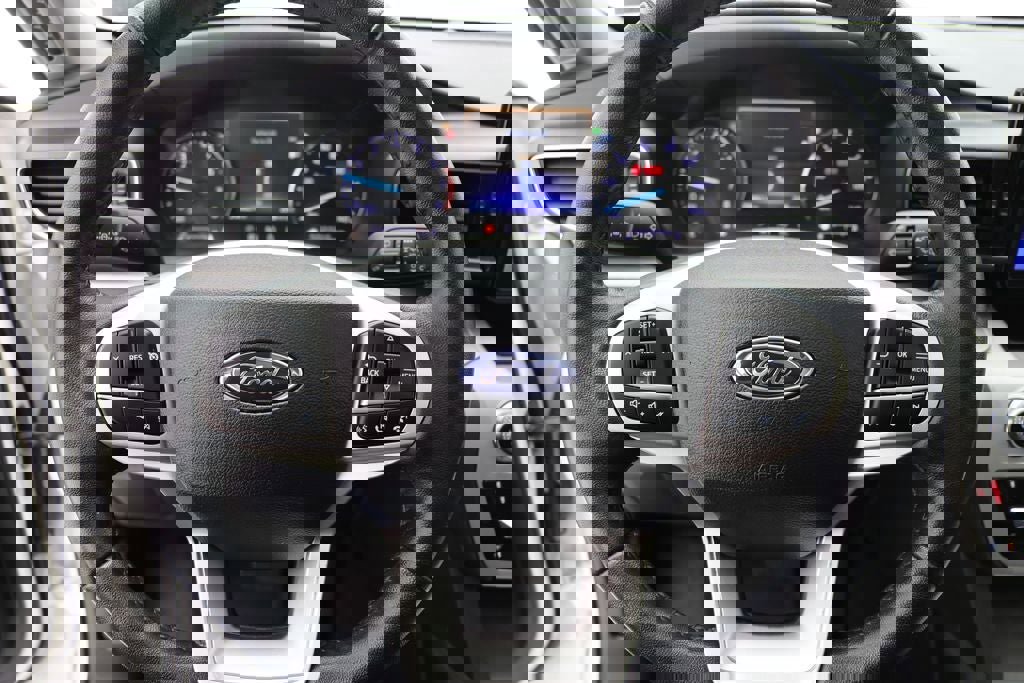 Used 2023 Ford Explorer XLT w/ Equipment Group 202A image 18