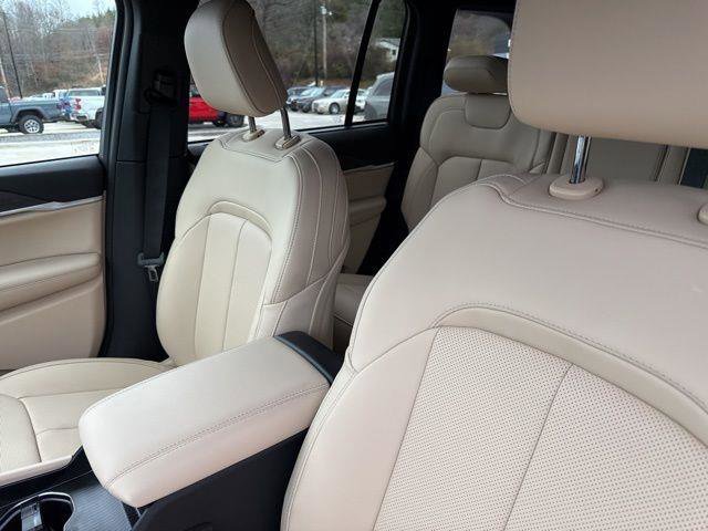 New 2025 Jeep Grand Cherokee Limited w/ Luxury Tech Group II image 16