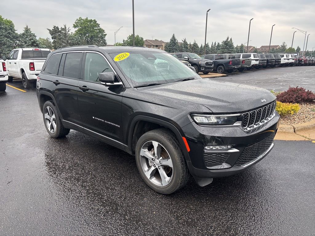 Used 2023 Jeep Grand Cherokee Limited AWD/4WD image 3
