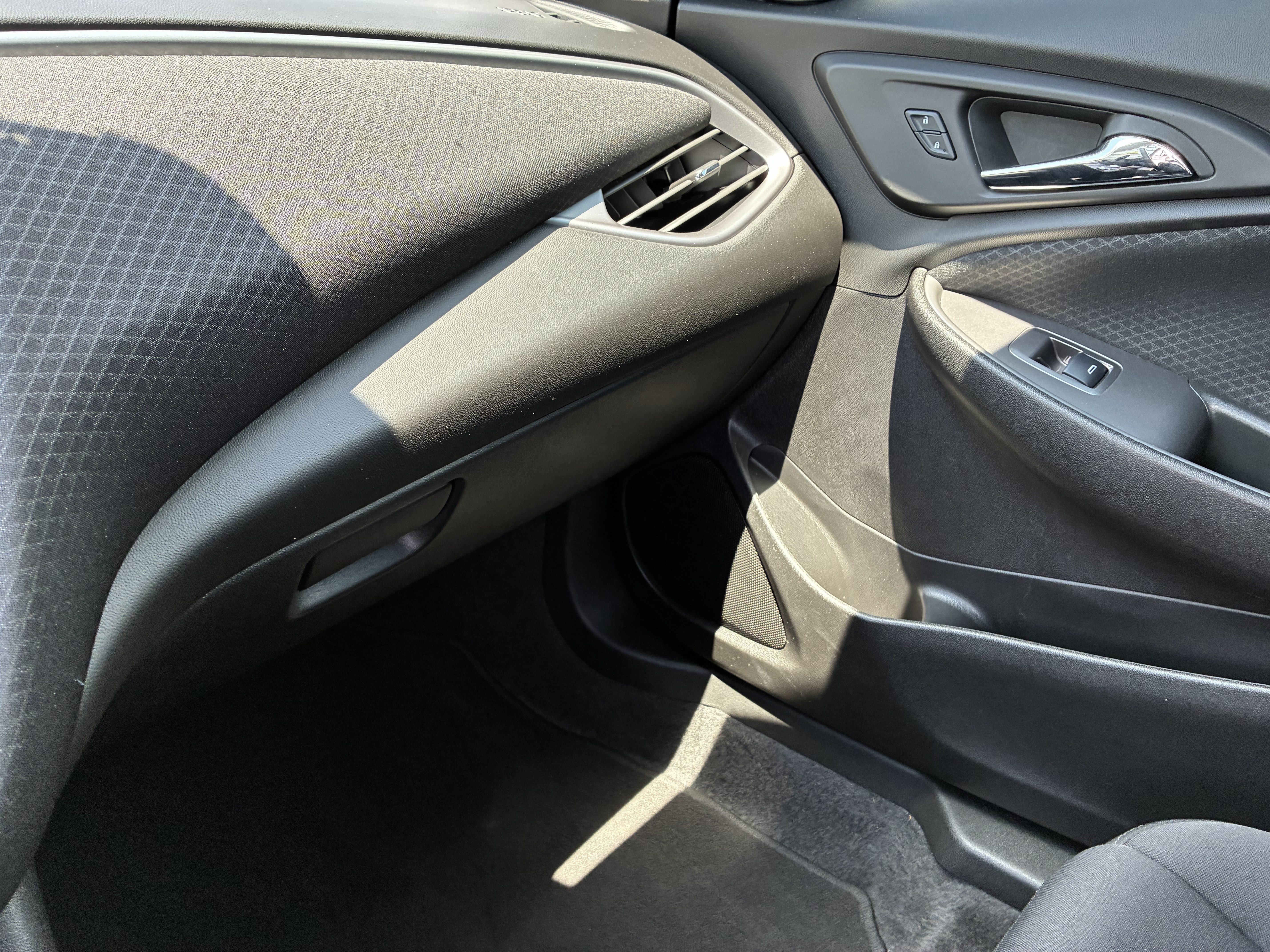 Used 2025 Chevrolet Malibu RS FWD image 34