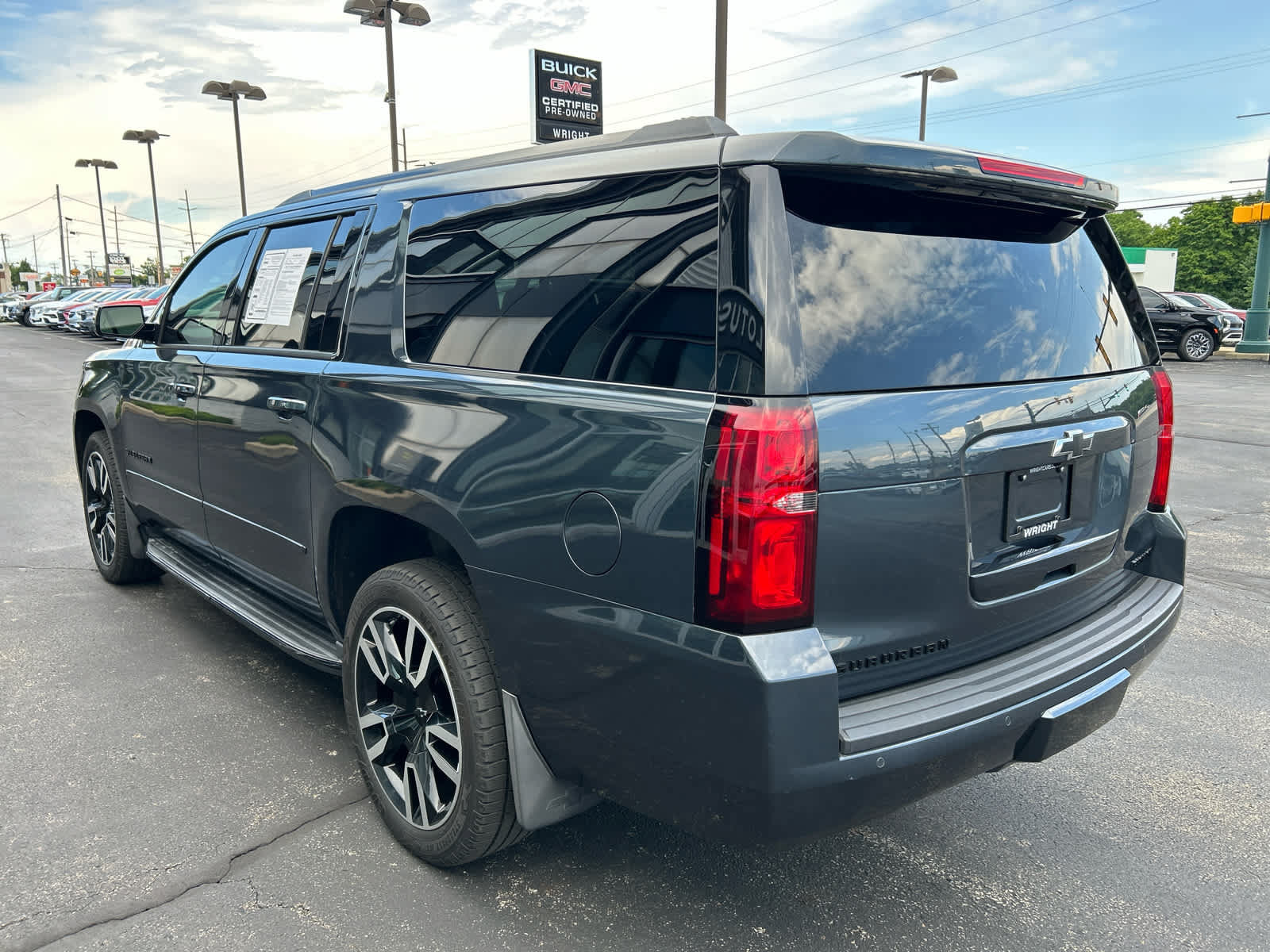 Used 2019 Chevrolet Suburban Premier AWD/4WD image 2