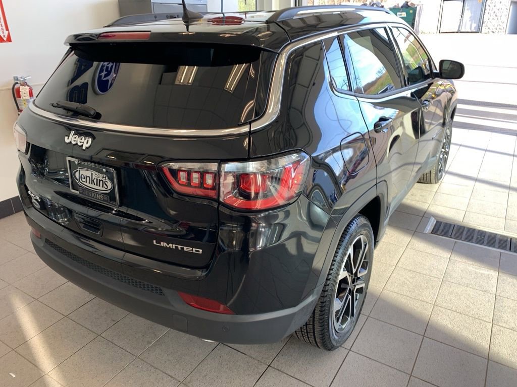 Used 2022 Jeep Compass Limited AWD/4WD image 15
