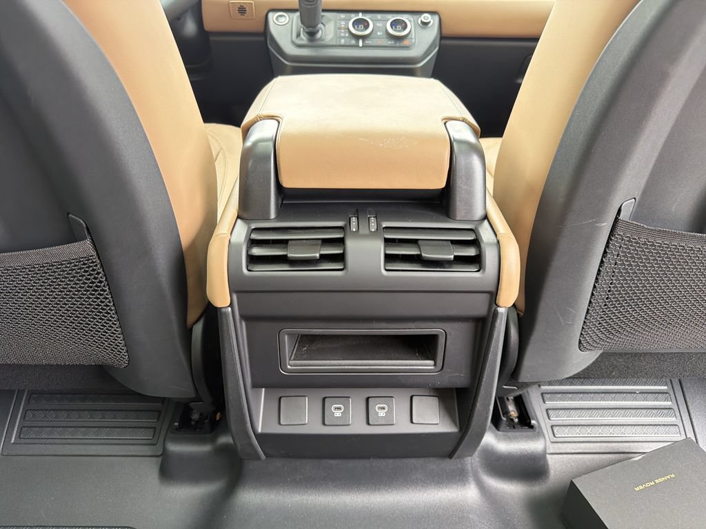 Used 2025 Land Rover Defender 110 X-Dynamic SE AWD/4WD image 18