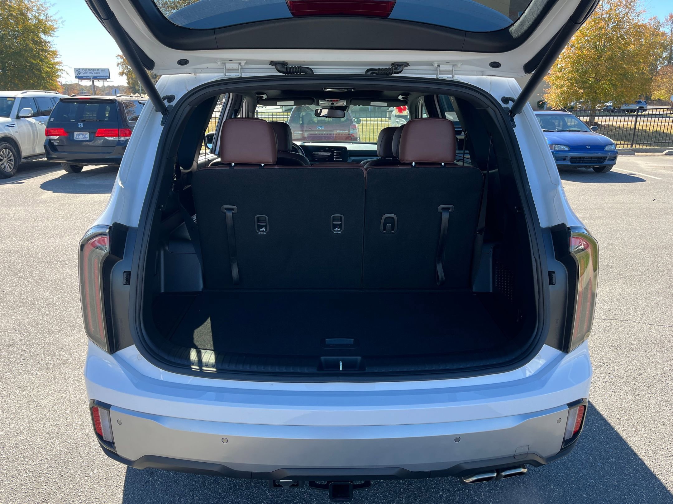 Used 2024 Kia Telluride EX w/ EX Captain's Chair Package image 17