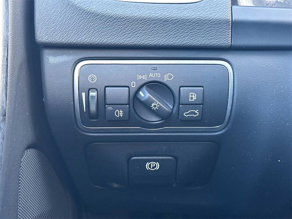 Used 2017 Volvo V60 T5 Cross Country w/ Convenience Package image 27