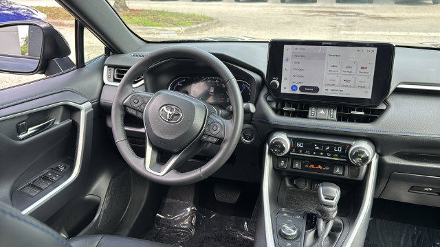 Used 2024 Toyota RAV4 XSE AWD/4WD image 15