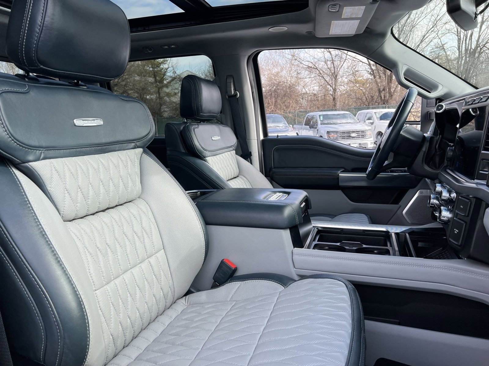 Used 2024 Ford F450 Limited image 27