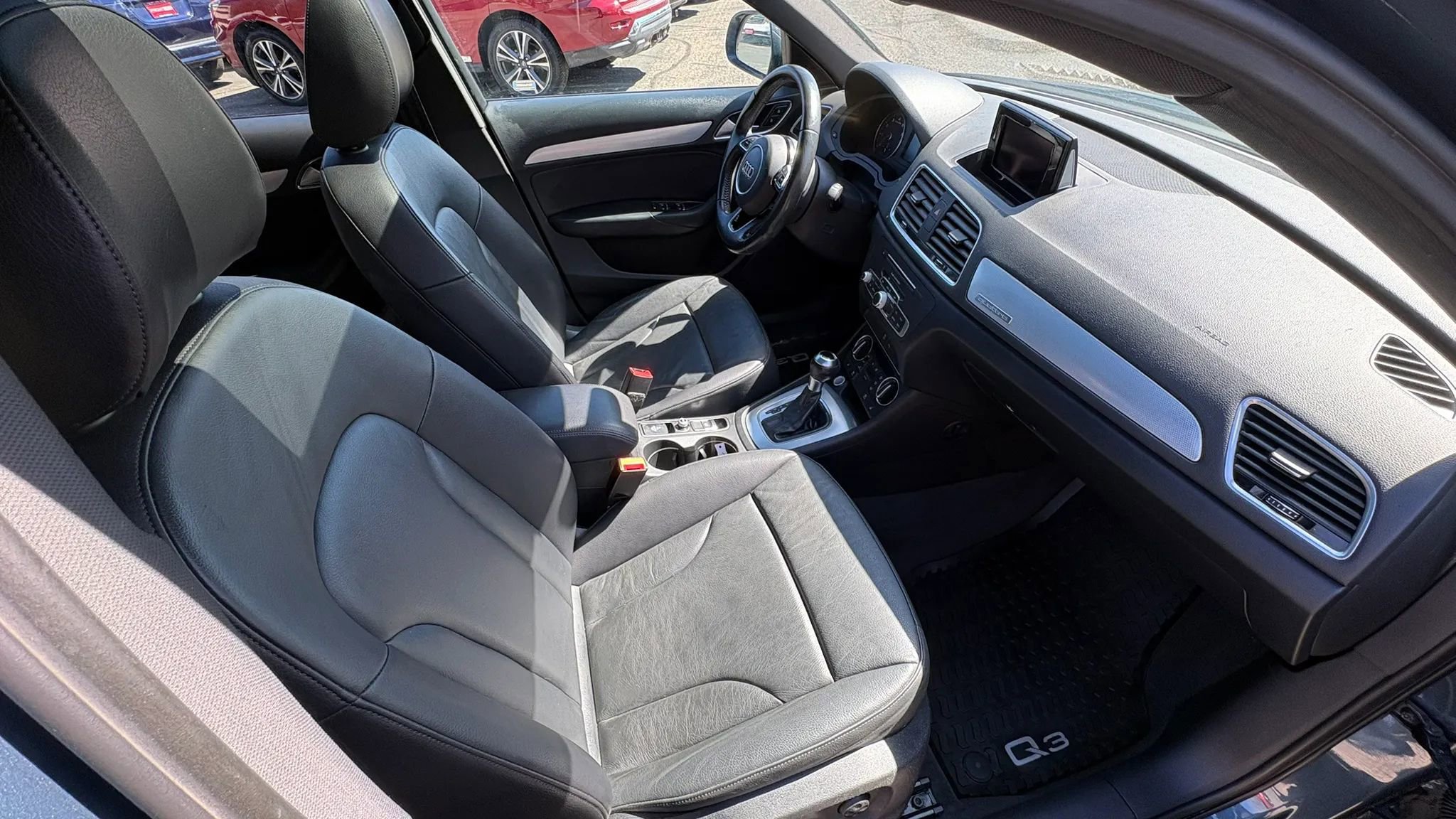 Used 2018 Audi Q3 2.0T Premium w/ Convenience Package AWD/4WD image 29