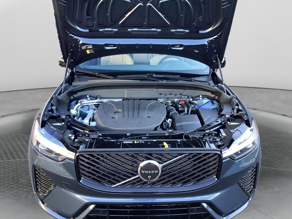 New 2027 Volvo XC60 B5 Plus AWD/4WD image 16