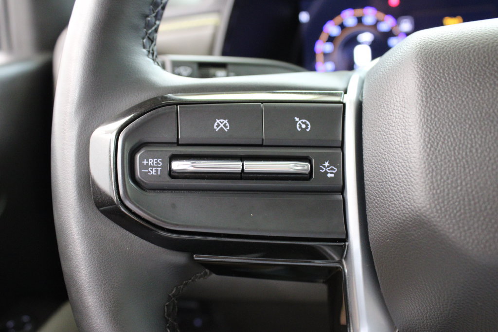 Used 2025 Chevrolet Colorado ZR2 w/ Technology Package AWD/4WD image 27