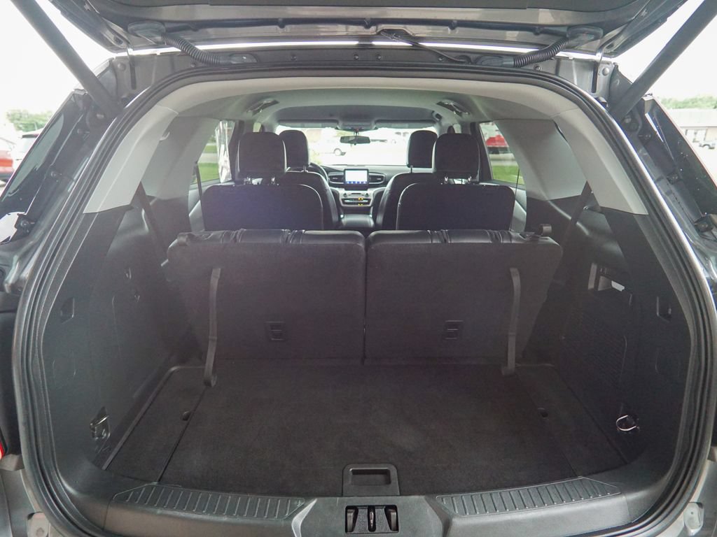 Used 2022 Ford Explorer XLT w/ Equipment Group 202A AWD/4WD image 12