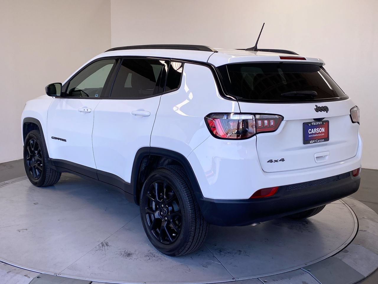 Used 2025 Jeep Compass Latitude w/ Altitude Special Edition AWD/4WD image 3