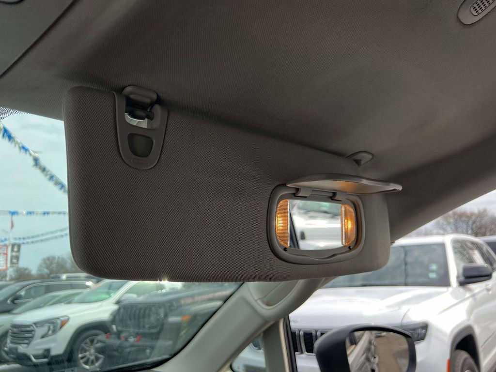 Used 2023 Chrysler Pacifica Touring-L image 33