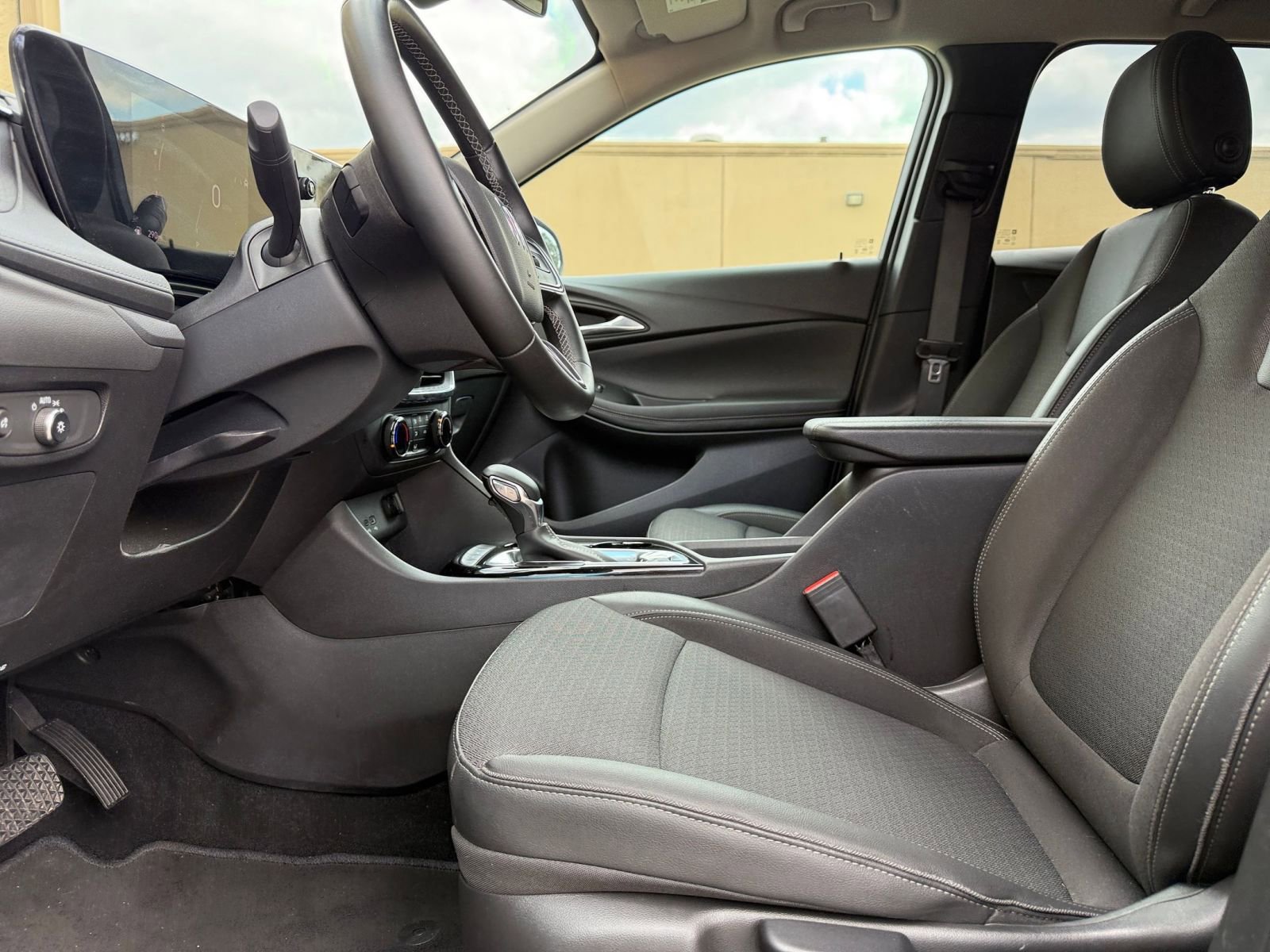 Used 2025 Buick Encore GX Preferred AWD/4WD image 27