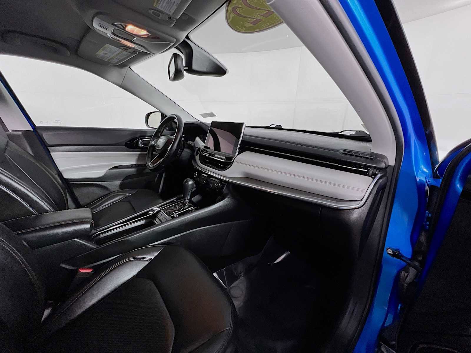 Used 2022 Jeep Compass Limited image 30