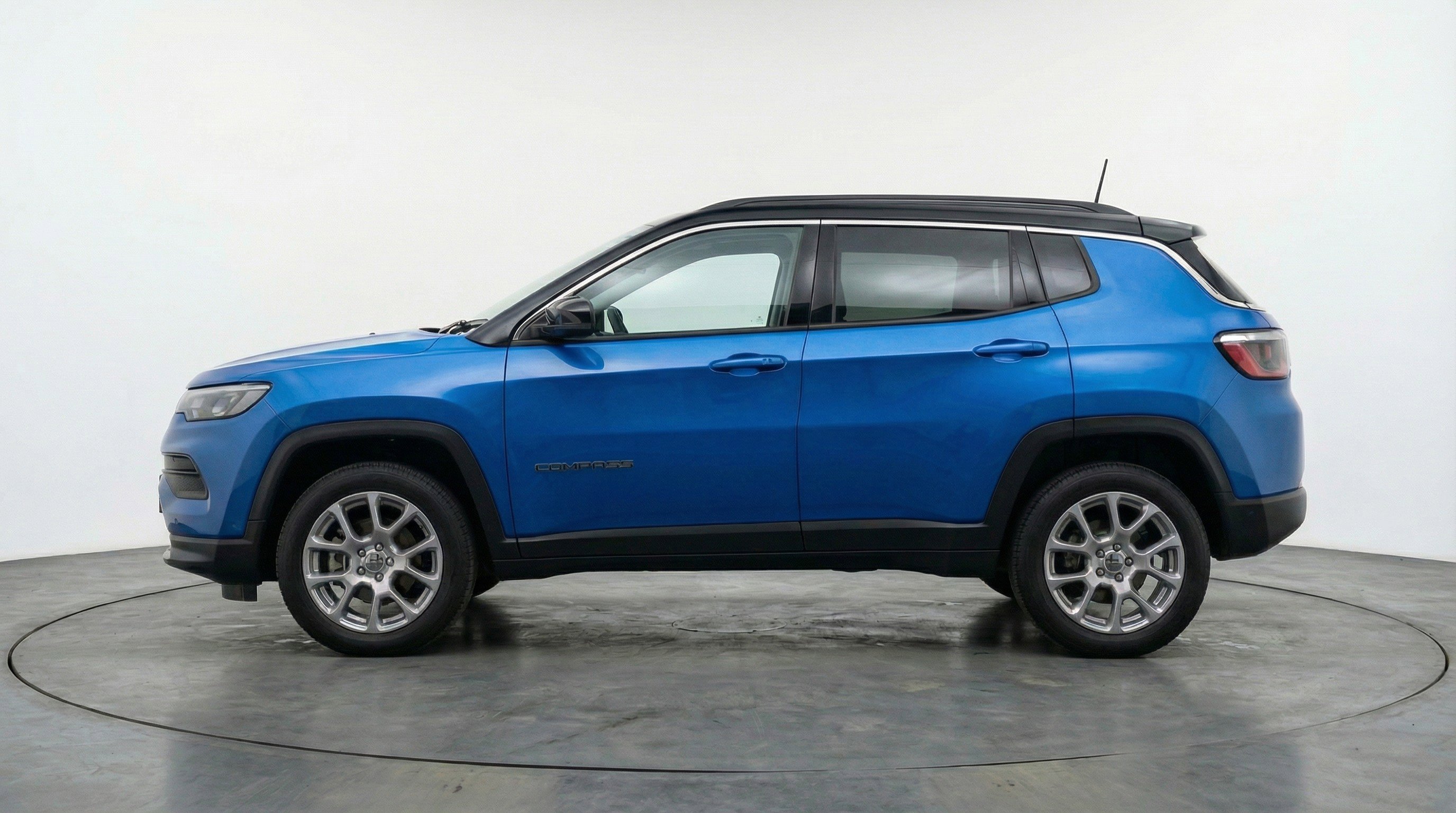 Used 2025 Jeep Compass Limited AWD/4WD image 5