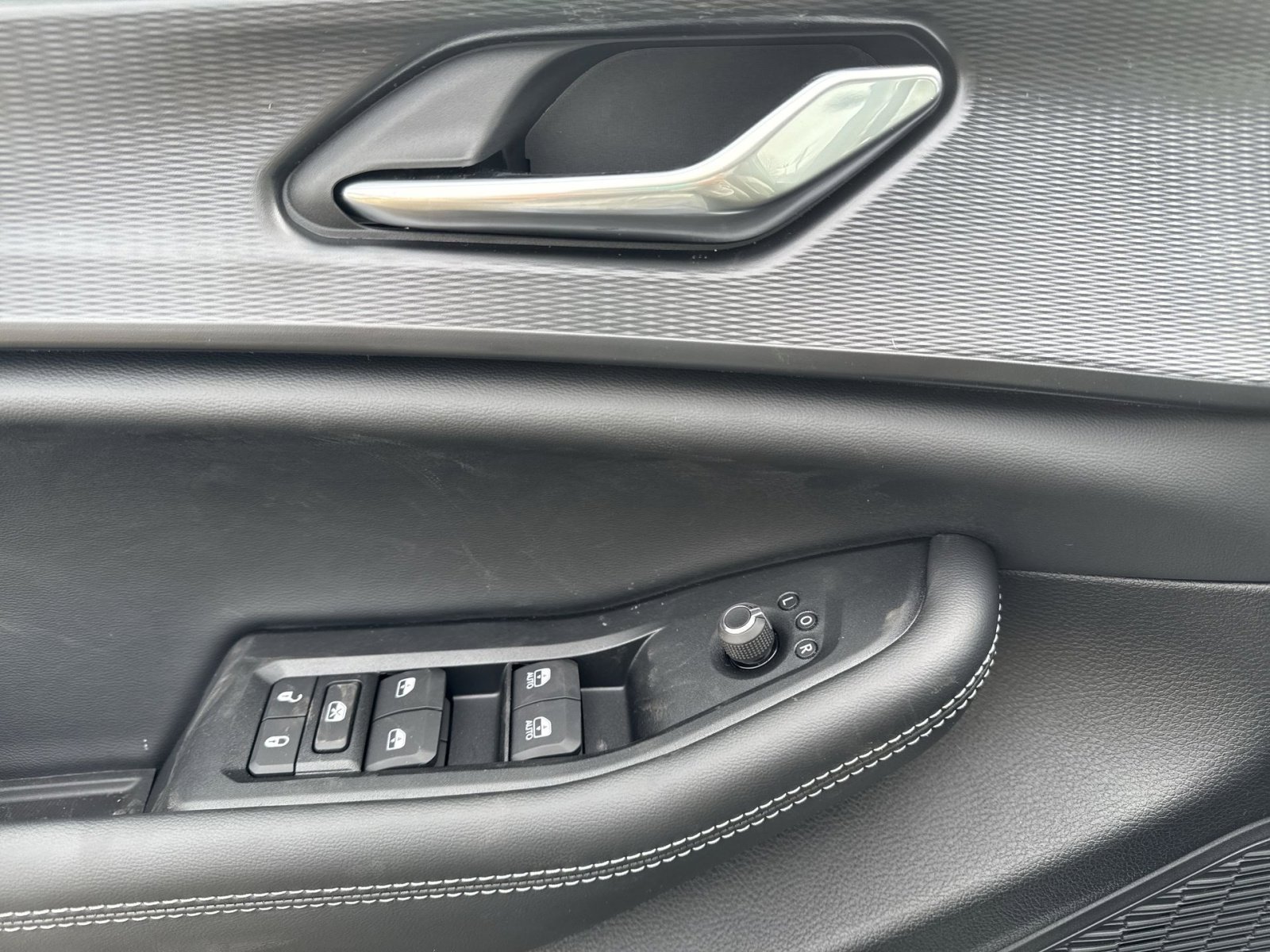 New 2025 Jeep Grand Cherokee Altitude image 15