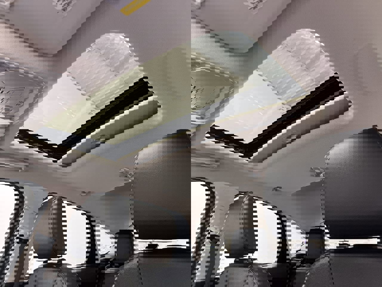 Used 2017 Ford Focus Titanium w/ Titanium Technology Package image 7