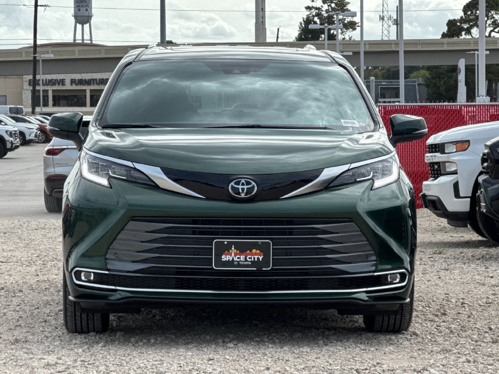 Certified 2026 Toyota Sienna Limited AWD/4WD image 9