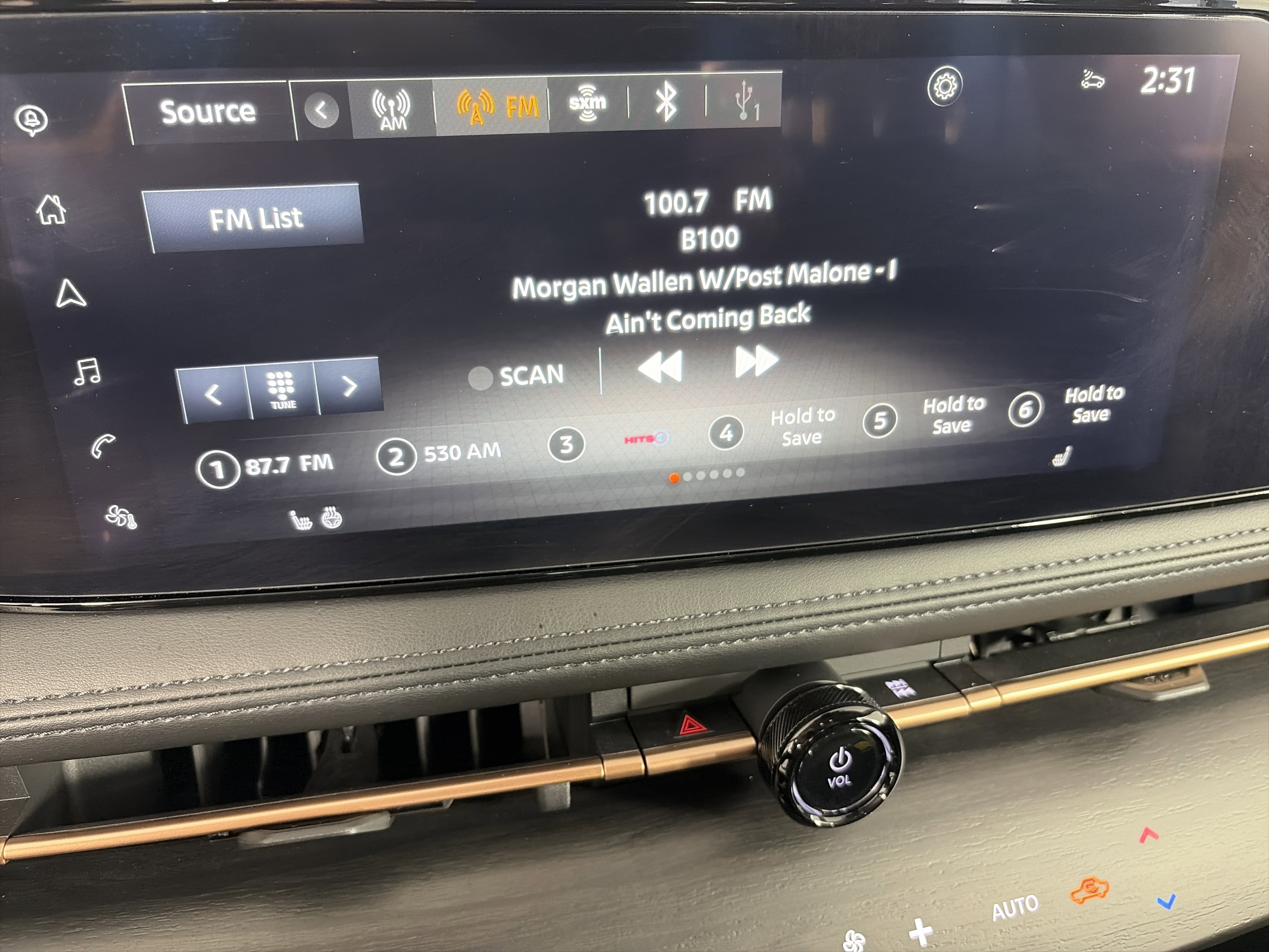 Used 2023 Nissan Ariya AWD image 22