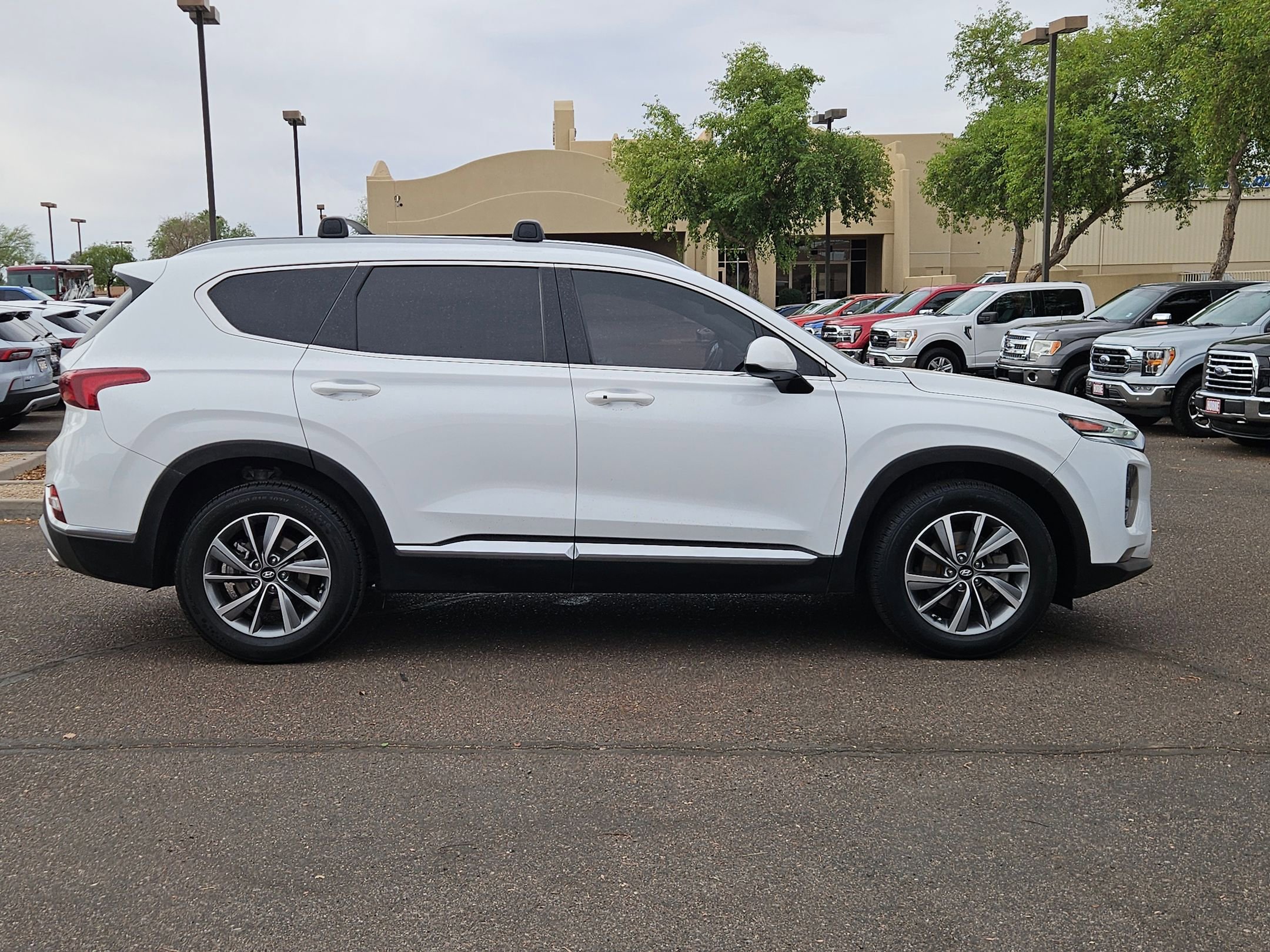 Used 2020 Hyundai Santa Fe SEL w/ Convenience Package FWD image 4