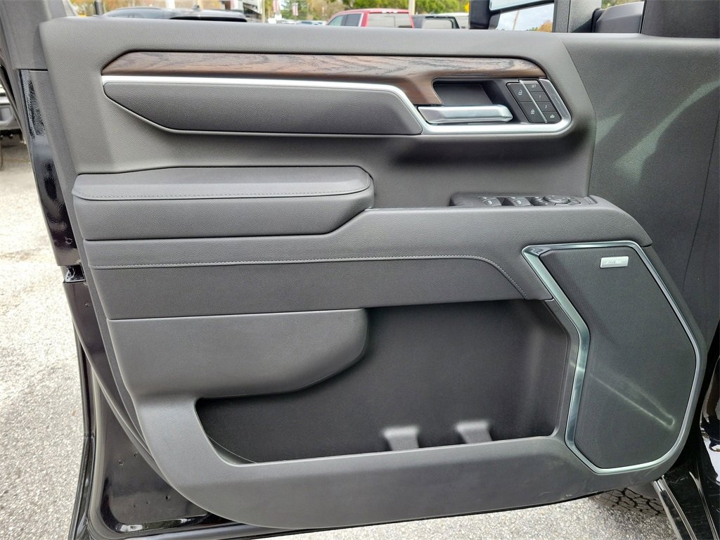 New 2025 GMC Sierra 3500 SLT w/ SLT Convenience Package image 19